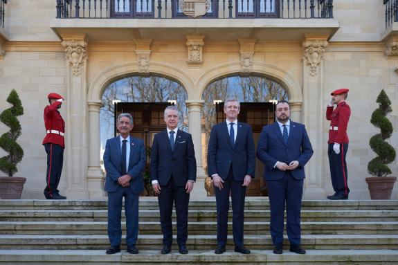 Imaxe da nova:Rueda ratifica a aposta de  Galicia polas infraestruturas do norte peninsular para sumar competitividade tanto no transporte de mer...