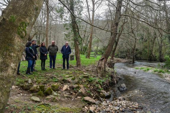 Imaxe da nova:A Xunta reitera o seu compromiso coa conservación das canles fluviais a través do proxecto Mil Ríos, que conta cun investimento de ...