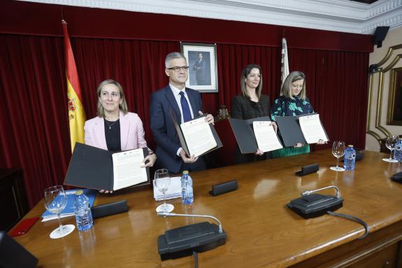 Imagen de la noticia:Ethel Vázquez destaca la aportación de la Xunta al convenio para invertir casi 50 M€ en la estación intermodal de Lugo y lla...