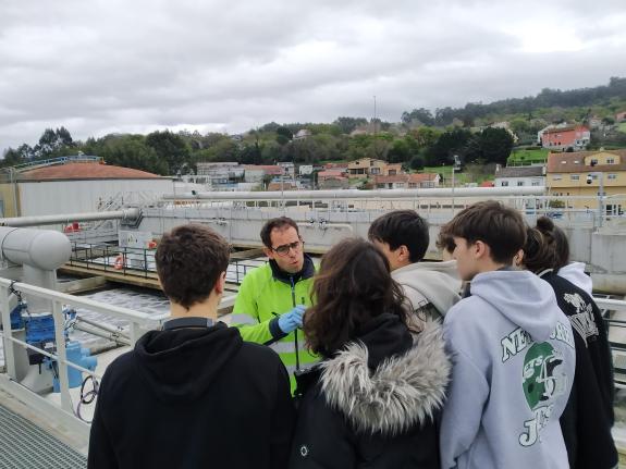 Imaxe da nova:Alumnos de Bacharelato de Excelencia en Ciencias e Tecnoloxía do IES de Brión achéganse da man da Xunta ao funcionamento da depurad...