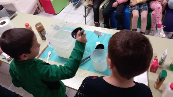 Imaxe da nova:A Xunta imparte talleres aos alumnos de 1º e 2º de primaria do CEIP Manuel Cordo Boullosa de Ponte Caldelas para concienciar do uso...