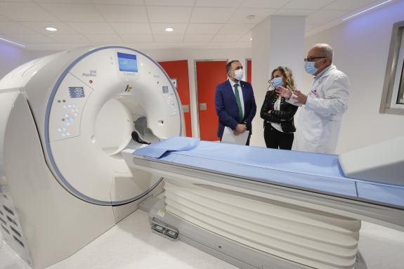Imagen de la noticia:La Xunta completa el nuevo área de radiología del CHUF e inicia el proceso de redacción de la fase final del complejo