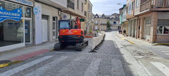 Imaxe da nova:A Xunta inicia as obras de humanización das travesías das estradas autonómicas OU-104 e OU-101, en Maceda, que suporán un investime...