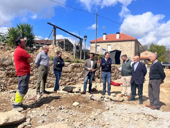 Imagen de la noticia:La Xunta acomete la humanización y embellecimiento del entorno de la capilla de Santa Marta de Albeos, en Crecente, con una ...