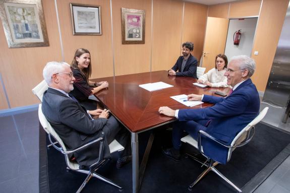 Imaxe da nova:A Xunta avalía con Fujitsu o novo computador cuántico do Centro de Supercomputación de Galicia