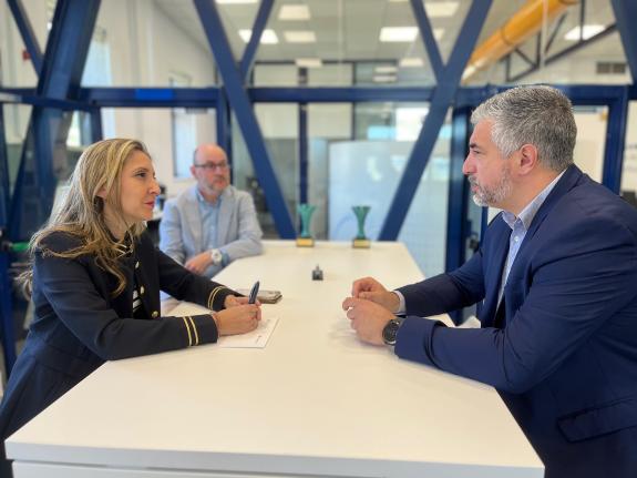 Imaxe da nova:Martina Aneiros reúnese co director do Cesena para abordar temas vencellados ás instalacións