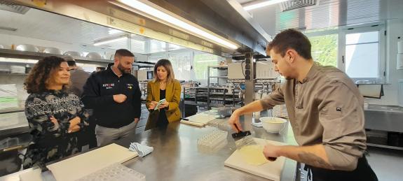 Imagen de la noticia:Trenor anima a los jóvenes de Santiago a solicitar plaza en los campamentos y en los campos de voluntariado de la Campaña de...