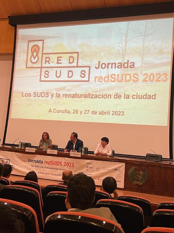 Imagen de la noticia:La directora de Augas de Galicia defiende la importancia de las técnicas de drenaje urbano sostenible en la gestión de los o...