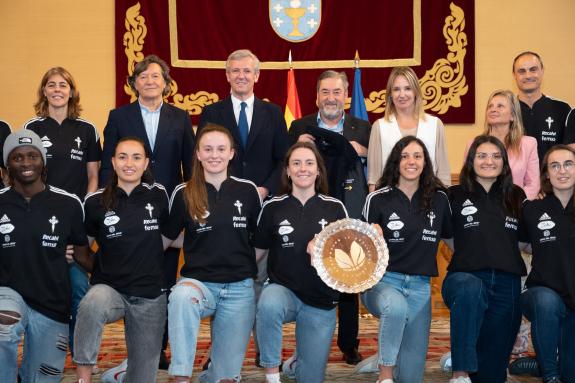 Imaxe da nova:Rueda felicita o Celta Zorka Recalvi de baloncesto feminino polo seu regreso á máxima categoría