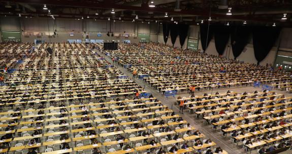 Imagen de la noticia:La Xunta publica las fechas de examen para 94 oposiciones en las que están llamados a participar cerca de 69.000 aspirantes