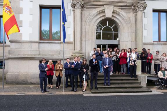 Imaxe da nova:A Xunta realiza o acto de izado da bandeira da UE para conmemorar o Día de Europa