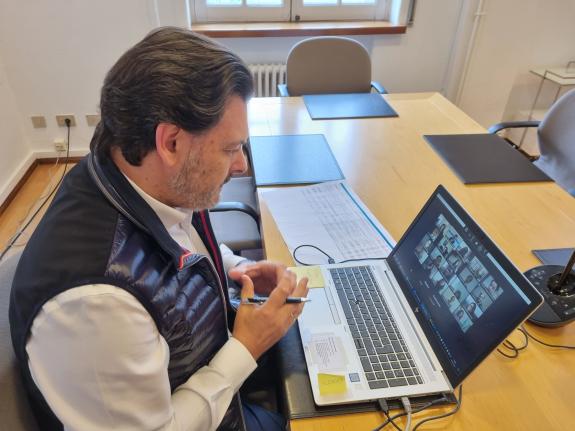 Imaxe da nova:Miranda saúda aos case 100 emprendedores retornados que iniciaron o programa Merlo de mentorización da man da Fundación Ronsel