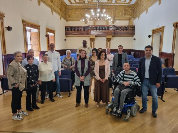 Imagen de la noticia:A Xunta entrega o premio Galicia de Acción Voluntaria 2022 á Asociación Ourensá de Esclerose Múltiple, Párkinson e Enfermida...