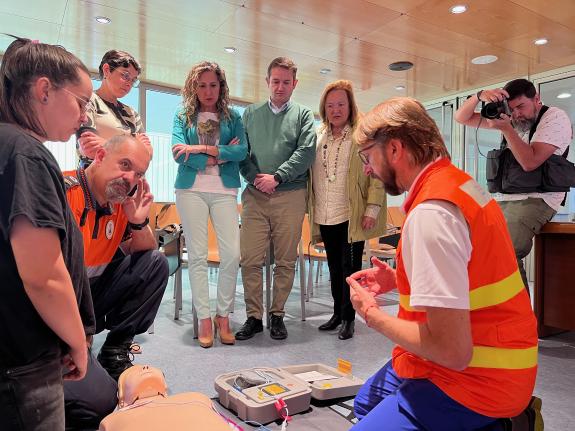Imaxe da nova:A Xunta mellora a formación sobre técnicas de reanimación cardiopulmonar básica e manexo do DESA de dez traballadores do Concello d...