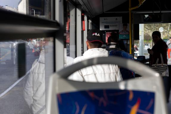 Imaxe da nova:A Xunta habilita desde o día 5 de xuño unha liña de autobús entre Vigo,O  porriño e os polígonos industriais da Granxa e das Gándar...