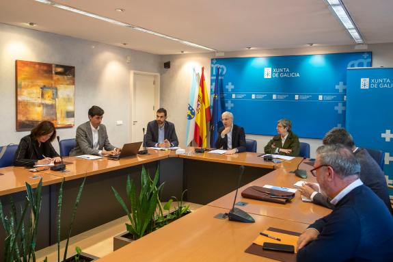 Imagen de la noticia:La Xunta acuerda, en el Observatorio de la eólica marina, no emitir ningún informe mientras el Gobierno no establezca un mar...