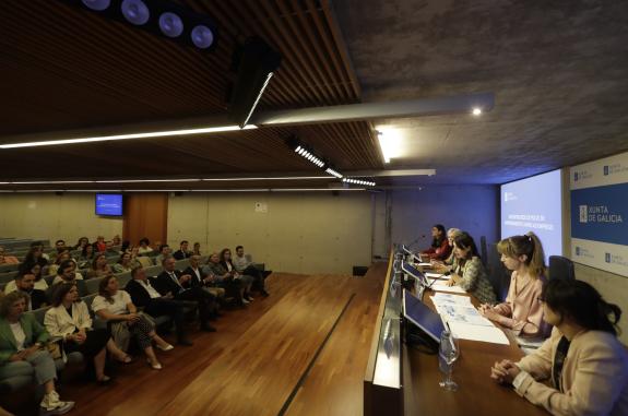 Imaxe da nova:Lorenzana se reúne con el personal de los polos de emprendimiento para ampliar sus servicios y que dispensen apoyo integral para el...