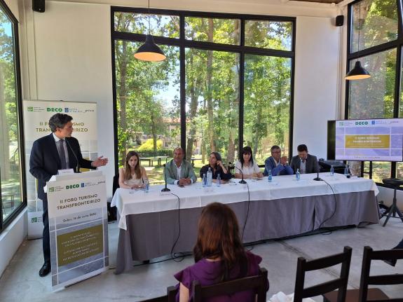 Imaxe da nova:La Xunta participa en un foro promovido por consumidores que analiza el arbitraje y el impacto de las viviendas turísticas en Galic...