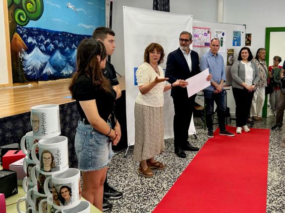 Imaxe da nova:Estudiantes del IES Catabois de Ferrol ganan el certamen de consumo responsable Galicons con un proyecto sobre lenguaje publicitari...