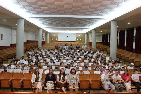 Imaxe da nova:A Xunta achega o voluntariado ao Colexio Carmelitas de Ourense a través do programa Pasaporte Solidario