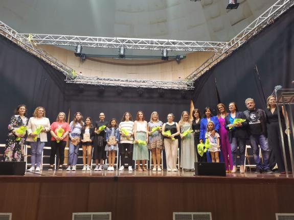 Imagen de la noticia:La Xunta felicita a la ANPA del CEIP Vista Alegre de Burela por la oportunidad del documental que elaboró para derribar este...