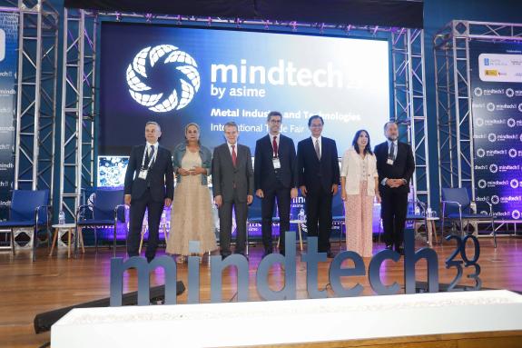 Imaxe da nova:Lorenzana avoga por unha política económica que priorice a axilidade administrativa, a industria e o apoio a pemes e autónomos