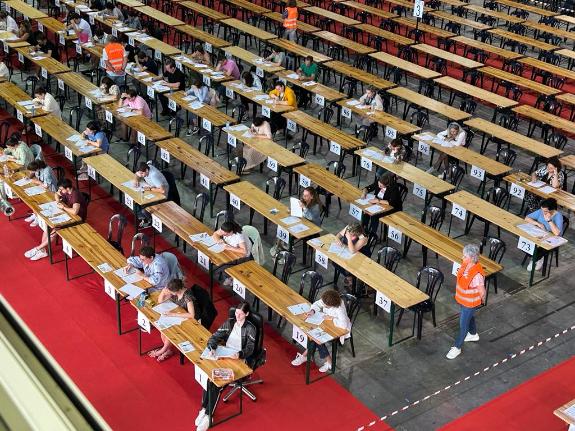 Imaxe da nova:A porcentaxe de participación nas probas da OPE do Sergas acada o 65 % na súa primeira xornada