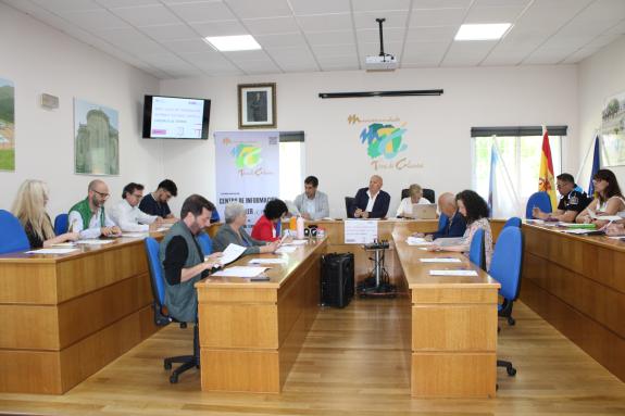 Imagen de la noticia:La Xunta participa en la mesa local de coordinación interinstitucional contra la violencia de género de la Mancomunidad Terr...