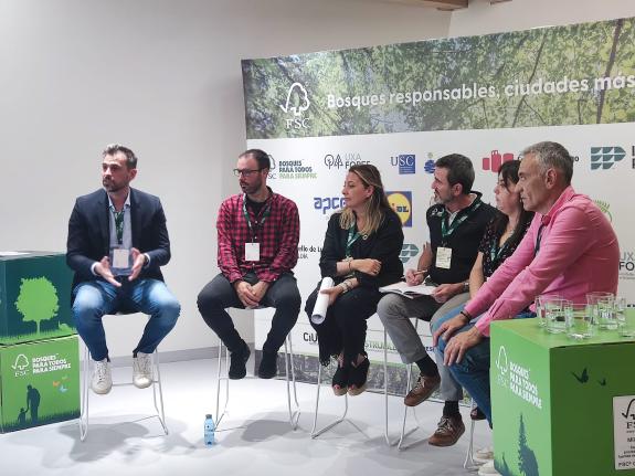 Imagen de la noticia:La Xunta reafirma su compromiso a favor del sector forestal y del fomento de la construcción en madera