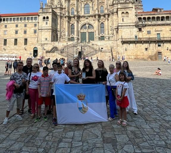 Imaxe da nova:A Xunta recibe na praza do Obradoiro a membros da Asociación de Pais de Alumnos con Necesidades Educativas Especiais de Torrevieja