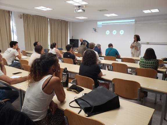 Imaxe da nova:Unha vintena de persoas fórmanse no curso de observadores en pesca de baixura organizado pola Xunta para optimizar a xestión das pe...