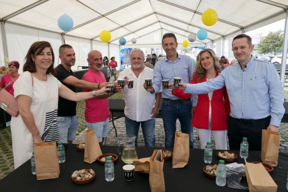 Imagen de la noticia:La Xunta pone en valor el papel de la Festa de Exaltación da Ameixa de Mugardos en la promoción del marisco local