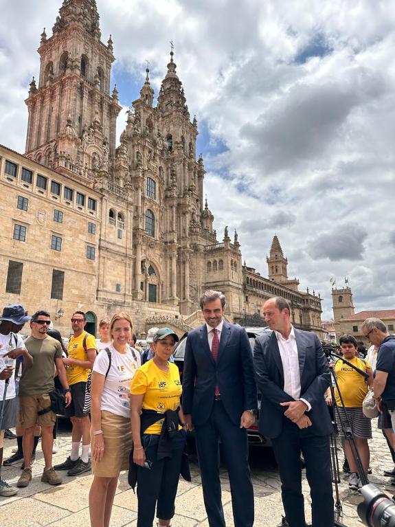 Imaxe da nova:Diego Calvo recibe no Obradoiro a mozos e mozas da International Studies Foundation encabezados pola embaixadora de EE.UU. en Españ...