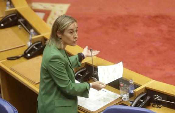 Imagen de la noticia:Ethel Vázquez ponen en valor el Plan de Transporte Público de Galicia, que realiza 2,3 millones de expediciones al año y con...