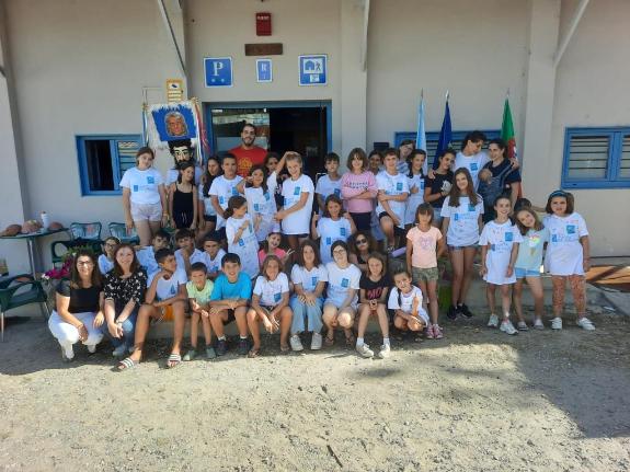 Imagen de la noticia:A Xunta desenvolve actividades de sendeirismo, obradoiros para facer pan e visitas culturais no campamento de Vilariño de Co...