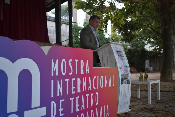 Imaxe da nova:Román Rodríguez gaba a capacidade da MIT de Ribadavia para protexer e promocionar o talento escénico