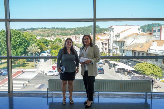 Imagen de la noticia:La delegada de la Xunta mantiene reuniones de trabajo con las alcaldesas de Cangas y Moaña