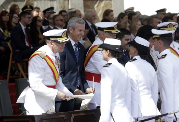 Imagen de la noticia:Rueda participa en el acto de jura de bandera y entrega de Reales Despachos de la Escuela Naval Militar de Marín