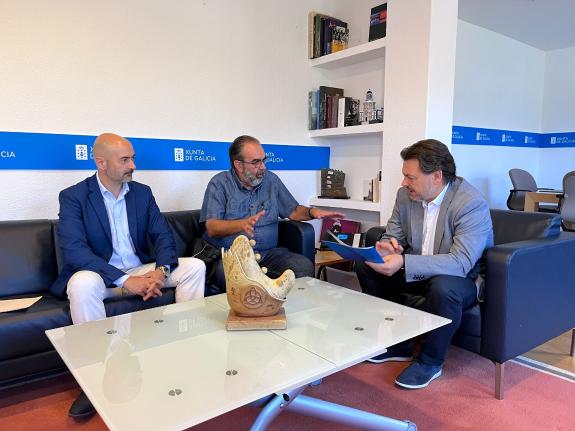 Imagen de la noticia:Miranda apoya a los gallegos que impulsan la reactivación del Centro Gallego Nuestro Hogar de República Dominicana