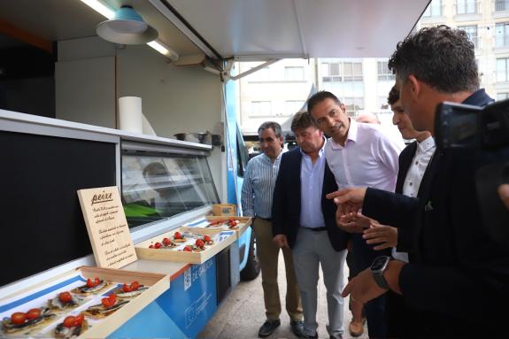 Imaxe da nova:As foodtrucks de 'GALICIA SABE AMAR' achegaron xa a calidade dos produtos galegos do mar a preto de 230.000 persoas de toda España