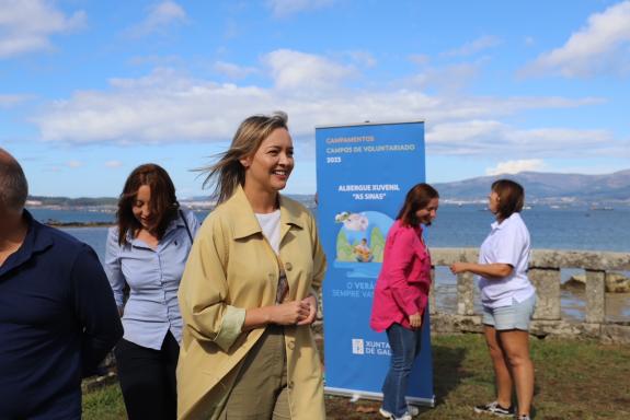 Imaxe da nova:Fabiola García visita os mozos que participan nas últimas quendas de campamentos da campaña de verán da Xunta