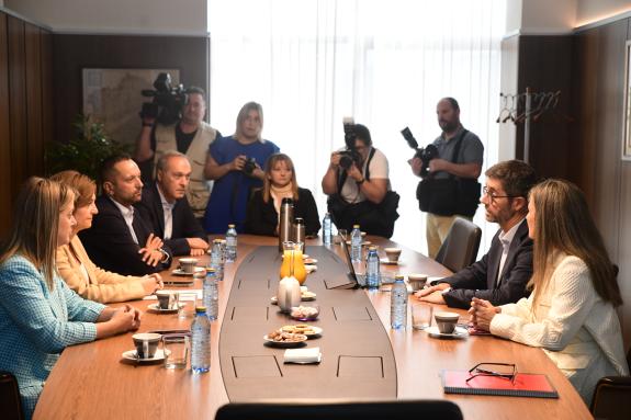 Imaxe da nova:A Xunta e Urovesa estudan fórmulas de colaboración para atender a demanda de persoal cualificado para o deseño e fabricación de veh...