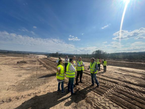 Imaxe da nova:A Xunta constata a boa marcha dos traballos da futura base de medios áereos transfronteiriza en terreos dos municipios ourensáns de...