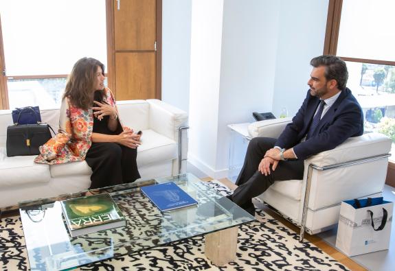 Imaxe da nova:Diego Calvo trasládalle á embaixadora de Croacia o interese de Galicia por estreitar lazos entre ambos os territorios