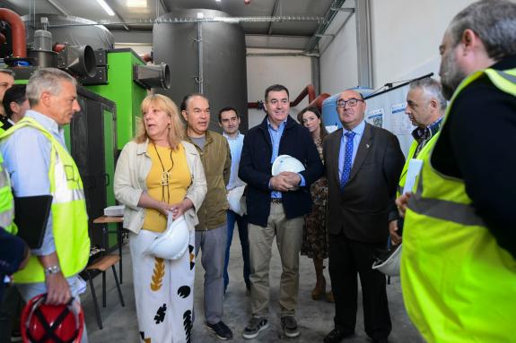 Imaxe da nova:A Xunta traballa na mellora da eficiencia enerxética dos centros de ensino mediante rehabilitacións integrais e instalacións de bio...