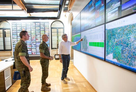 Imaxe da nova:A Xunta pon en valor a colaboración co exército na loita contra os lumes