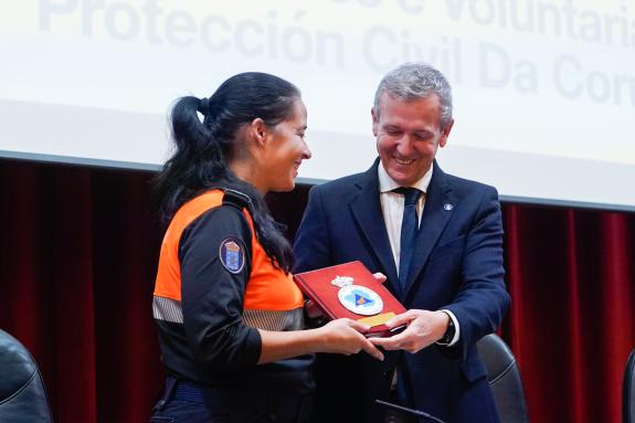Imagen de la noticia:Rueda enxalza o labor das agrupacións de protección civil ao resultar “imprescindible” na rede de servizos de emerxencia de ...