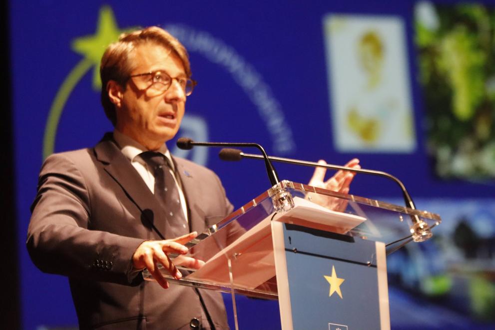 Imaxe 1 de 2 asociada á nova