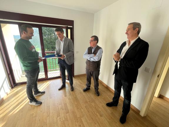 Imagen de la noticia:La Xunta entrega una vivienda de promoción pública en régimen de alquiler en el ayuntamiento de Xermade