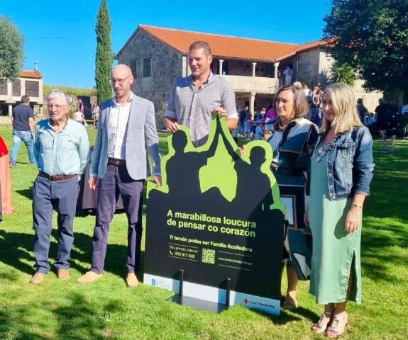 Imagen de la noticia:La Xunta destaca la solidaridad, cariño y cuidados de las familias acogedoras con los niños y adolescentes a los que abren s...